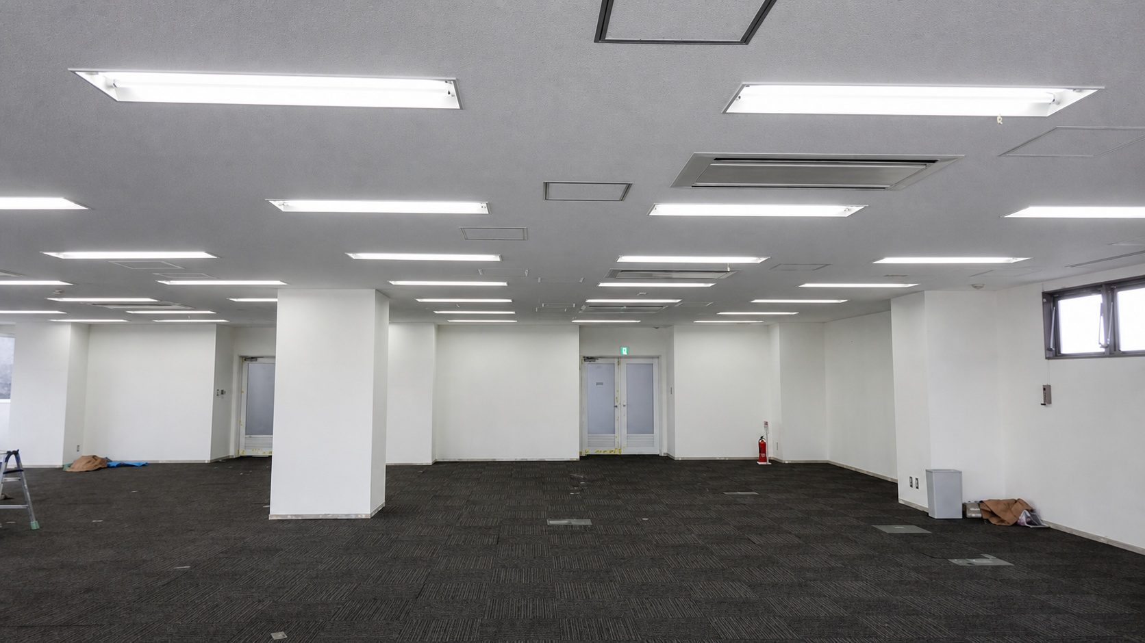 オフィスリフォーム 工事前の室内