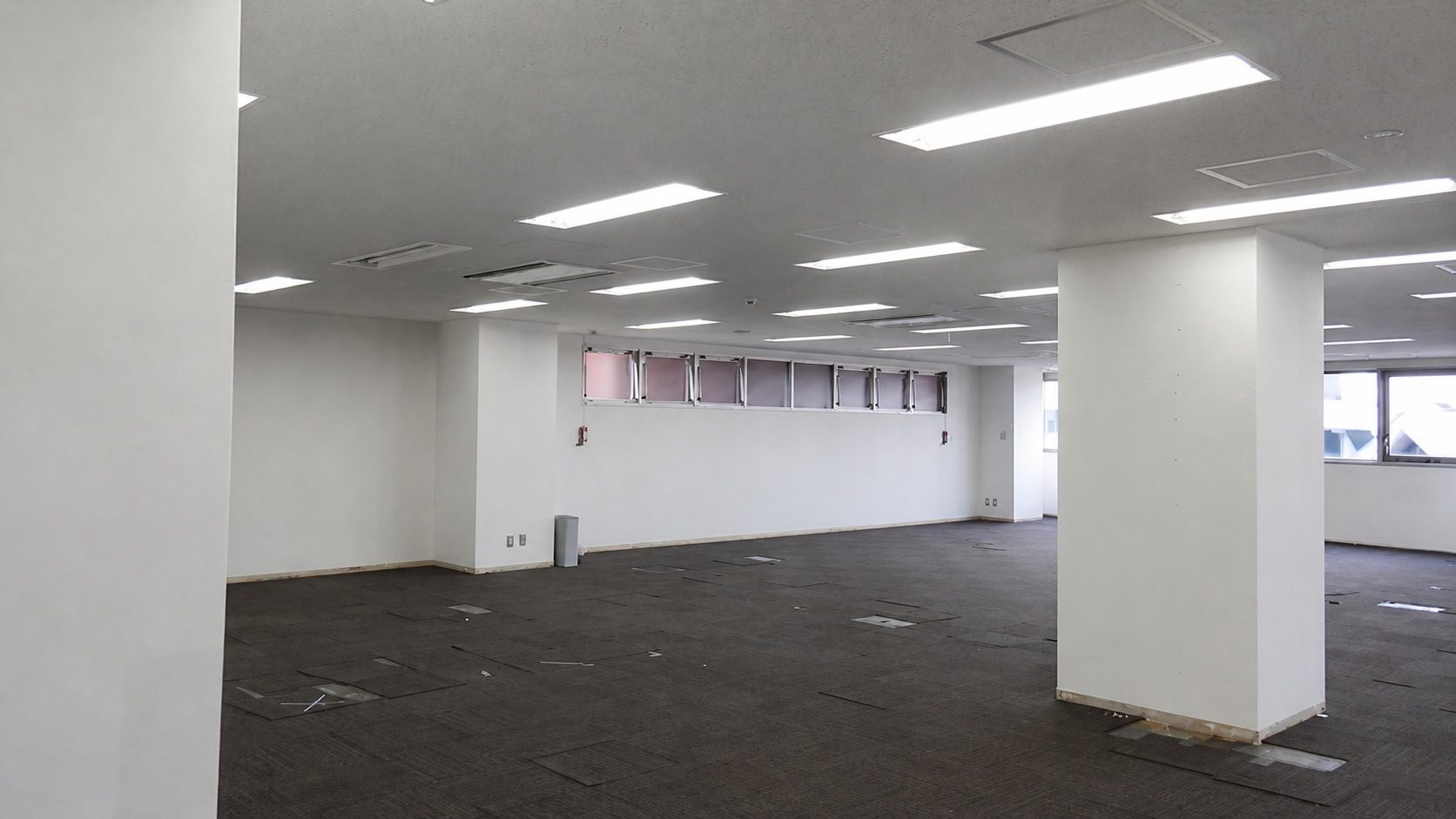 オフィスリフォーム 工事前の室内